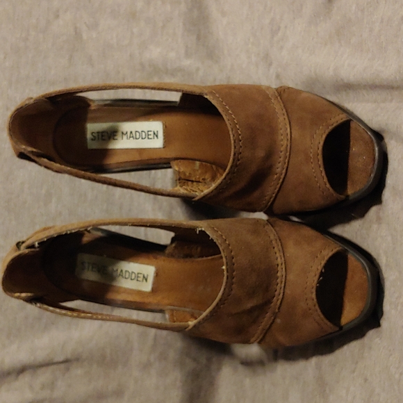 🌻 Steve Madden Peep Toe Platforms - Picture 2 of 3